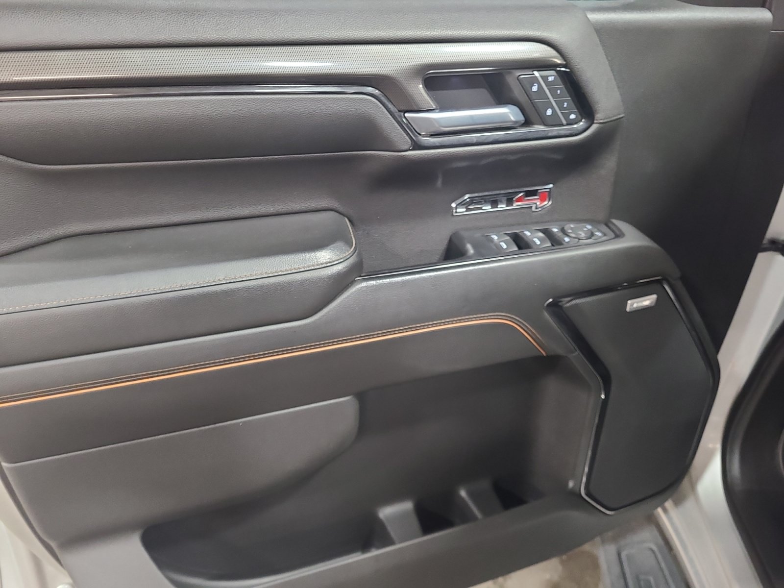 Used 2022 GMC Sierra 1500 AT4 w/ AT4 Premium Package AWD/4WD image 13