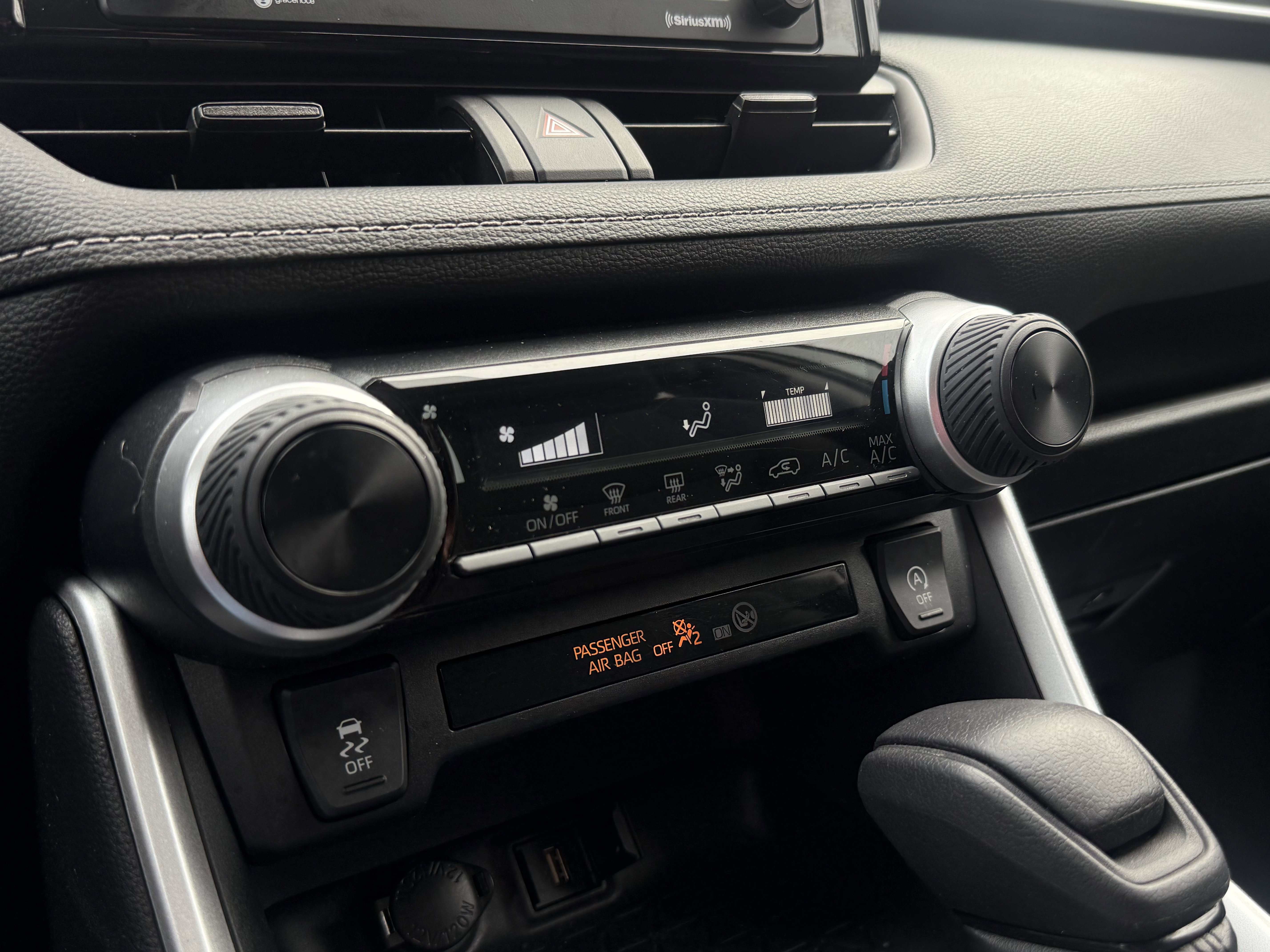 Used 2022 Toyota RAV4 LE image 17