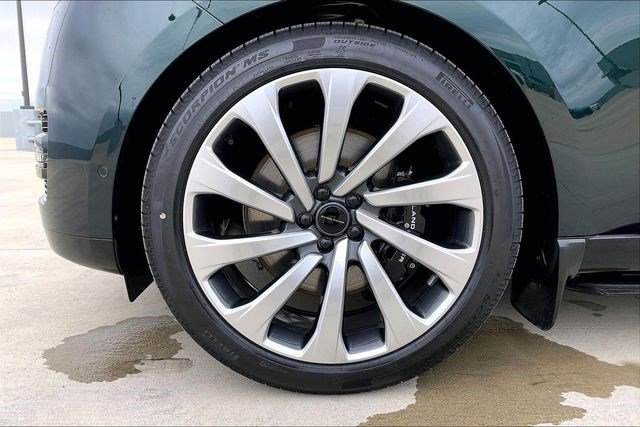 New 2026 Land Rover Range Rover SE image 15