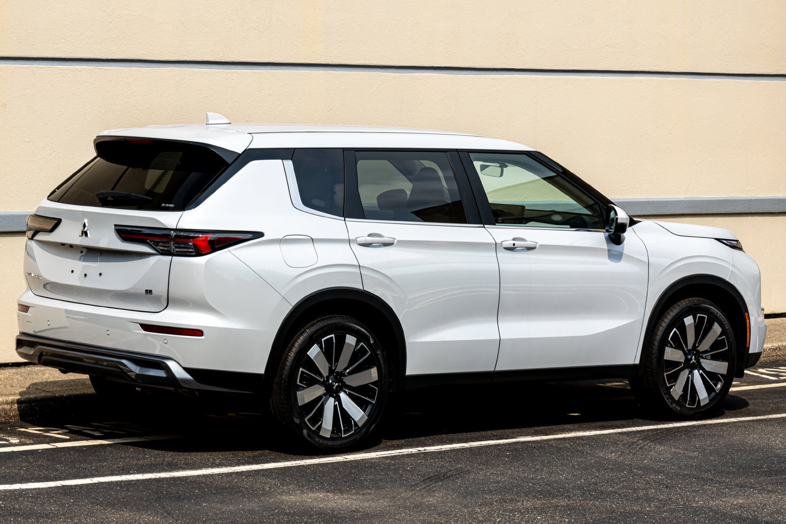 New 2026 Mitsubishi Outlander SE FWD image 9