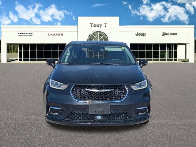 Used 2023 Chrysler Pacifica Touring-L image 2