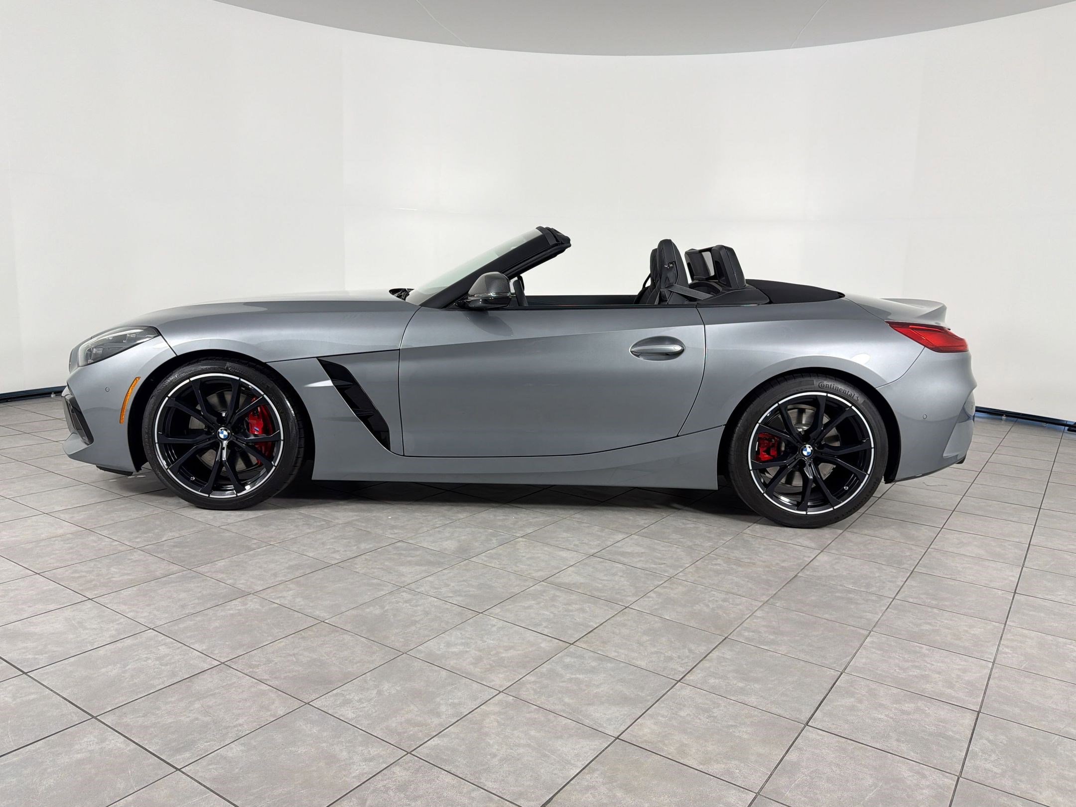 Used 2025 BMW Z4 M40i w/ Edition image 2