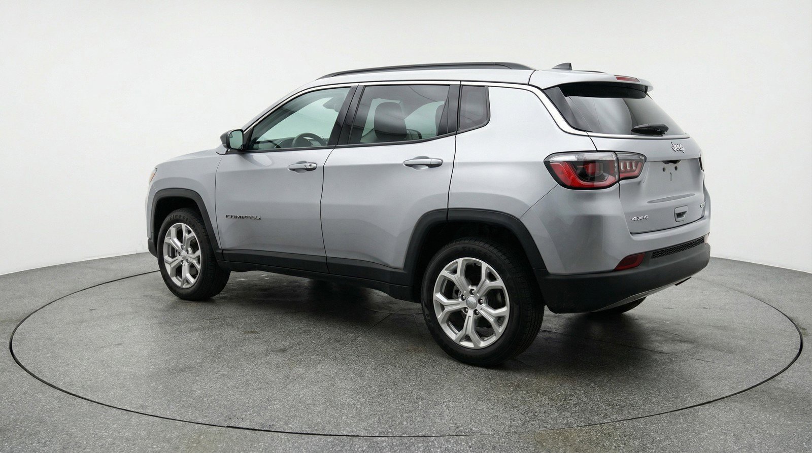 Used 2025 Jeep Compass Latitude AWD/4WD image 6
