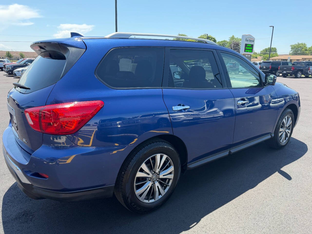 Used 2020 Nissan Pathfinder SL FWD image 5