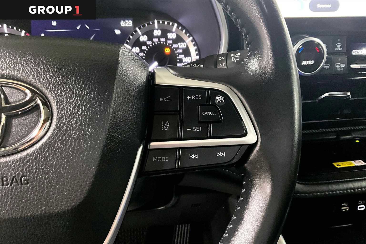 Used 2023 Toyota Highlander XSE image 25