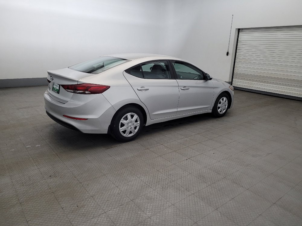 Used 2018 Hyundai Elantra SE w/ Winter Weather Package FWD image 10