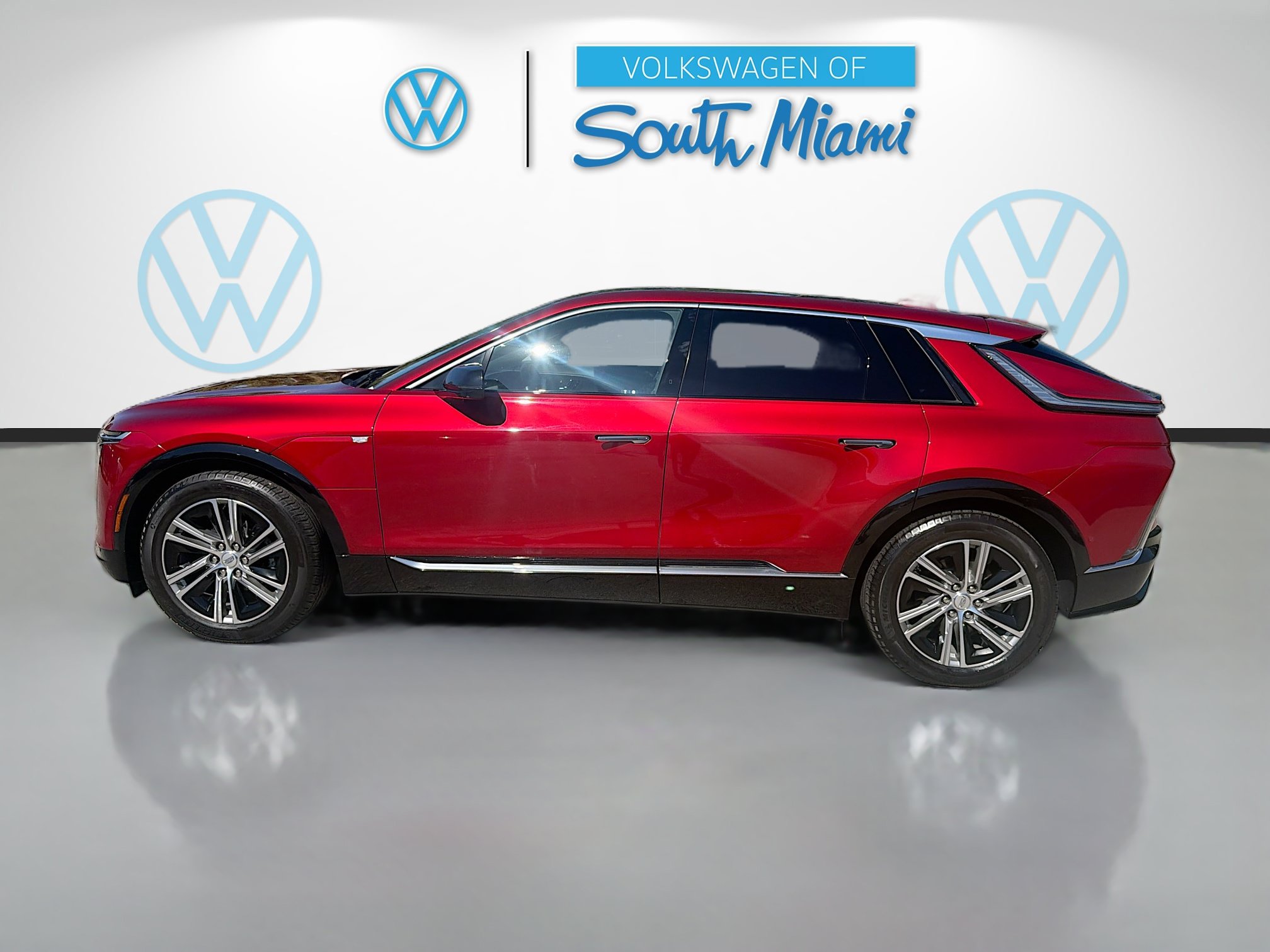 Used 2024 Cadillac Lyriq Luxury RWD image 4