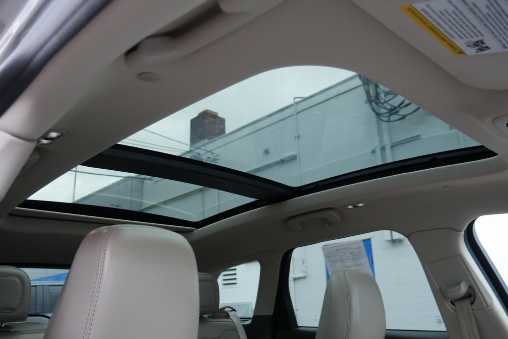 Used 2022 Lincoln Corsair Reserve w/ Equipment Group 201A image 23