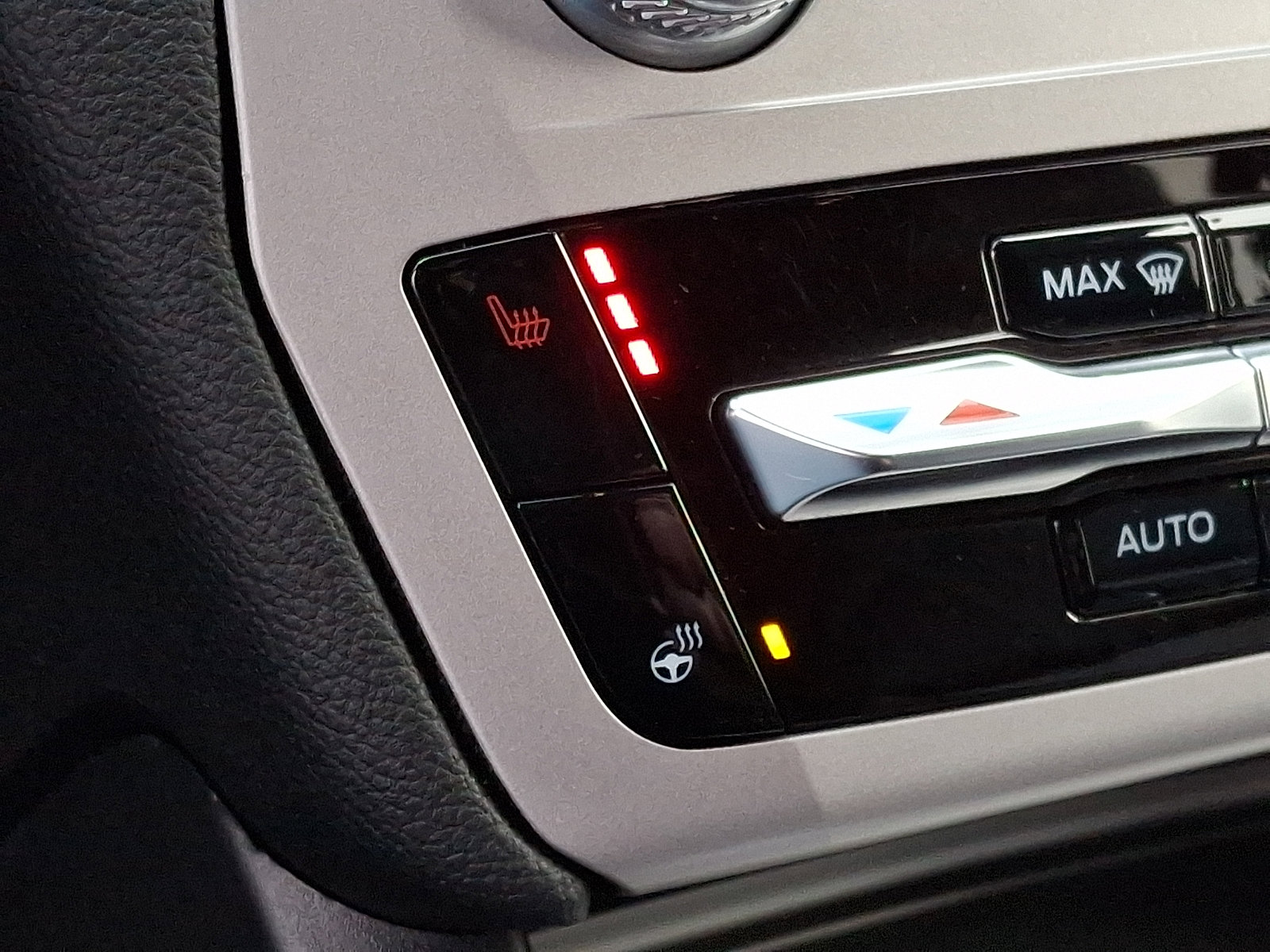 Certified 2023 Ford Explorer XLT w/ Equipment Group 202A image 28