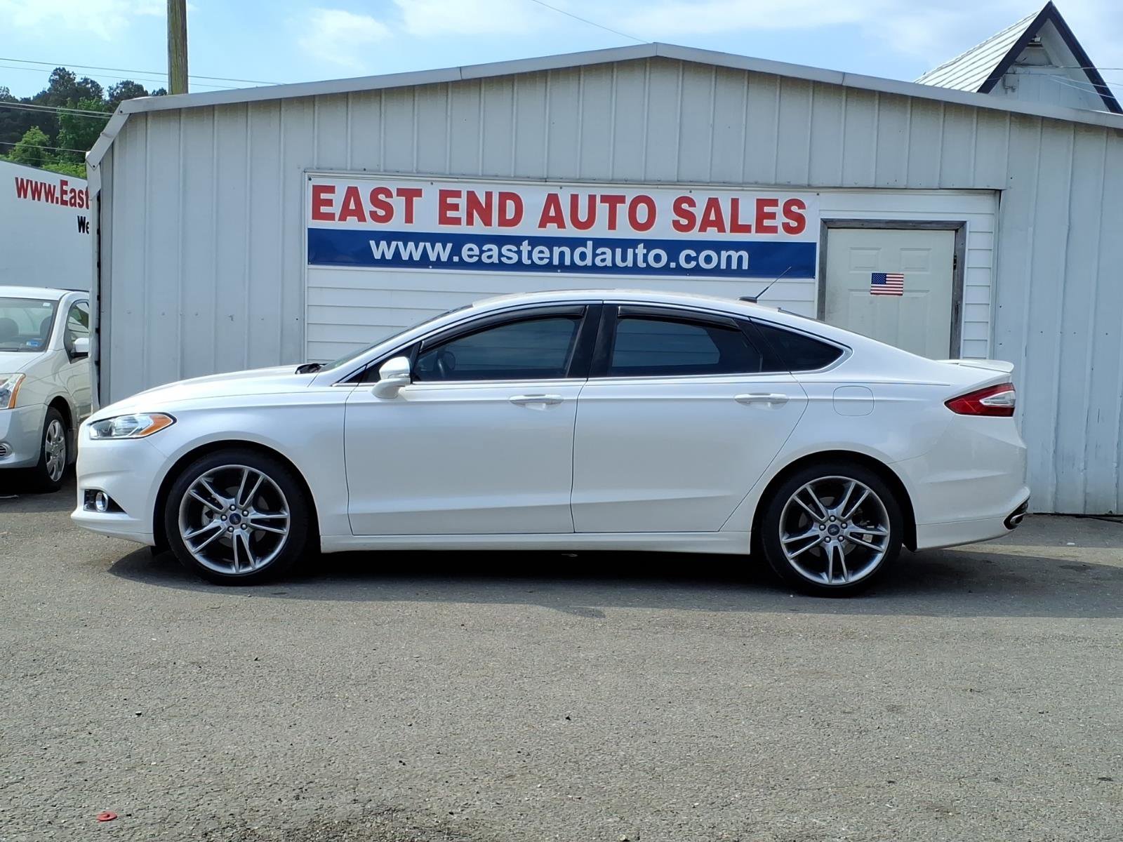 Used 2016 Ford Fusion Titanium FWD image 2