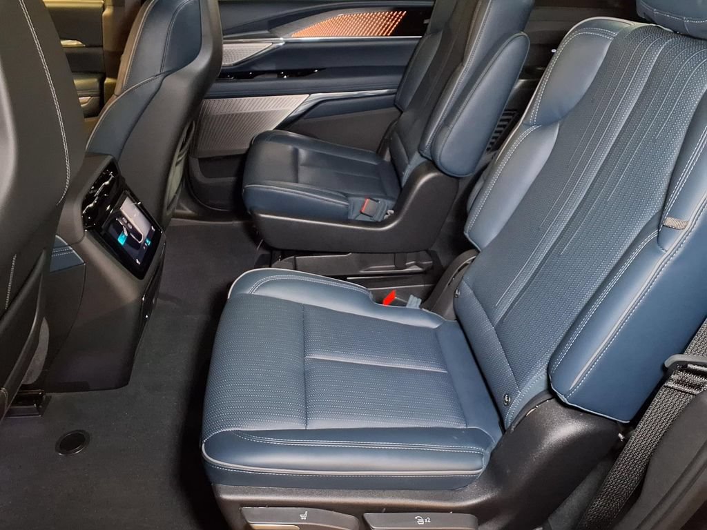 Certified 2026 Cadillac Escalade IQ Sport 2 AWD/4WD image 16
