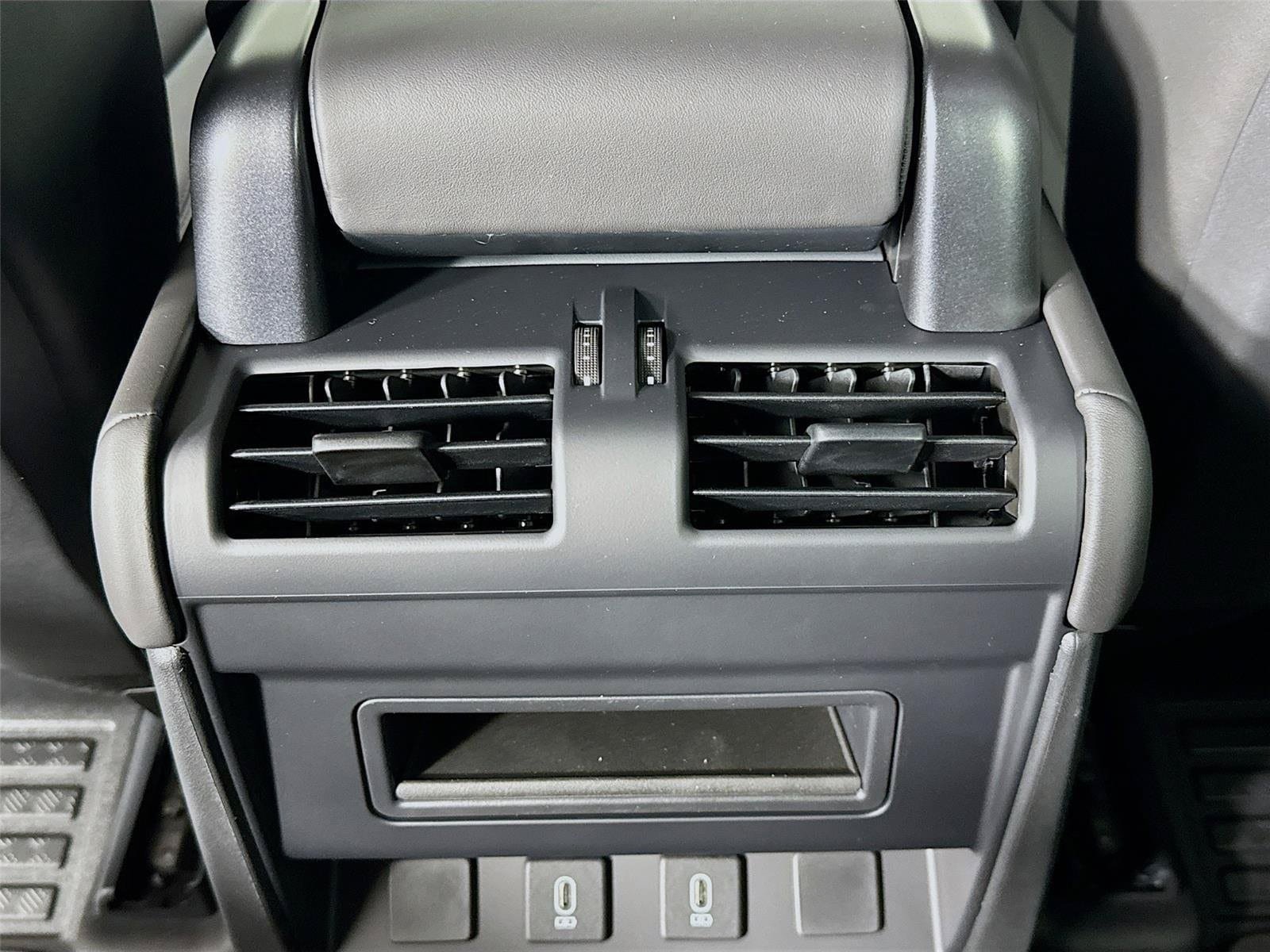 New 2026 Land Rover Defender 110 X-Dynamic SE AWD/4WD image 27