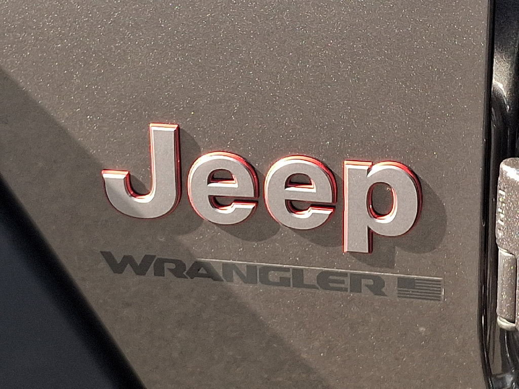Used 2025 Jeep Wrangler Unlimited Rubicon w/ Convenience Group AWD/4WD image 30