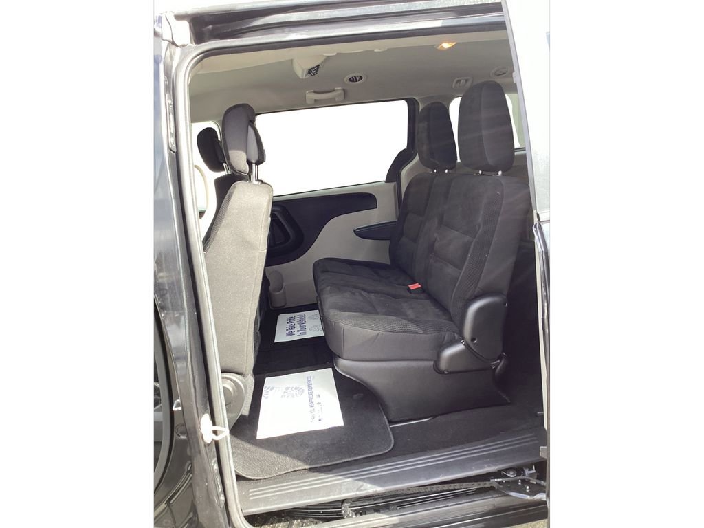 Used 2019 Dodge Grand Caravan SE w/ UConnect Hands-Free Group image 12