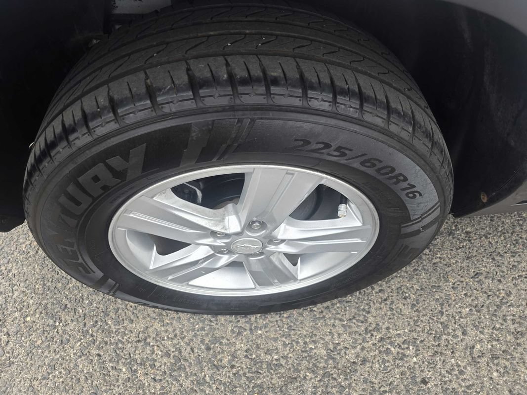 Used 2019 Chevrolet Trax LS w/ Tint and Cruise Package AWD/4WD image 40