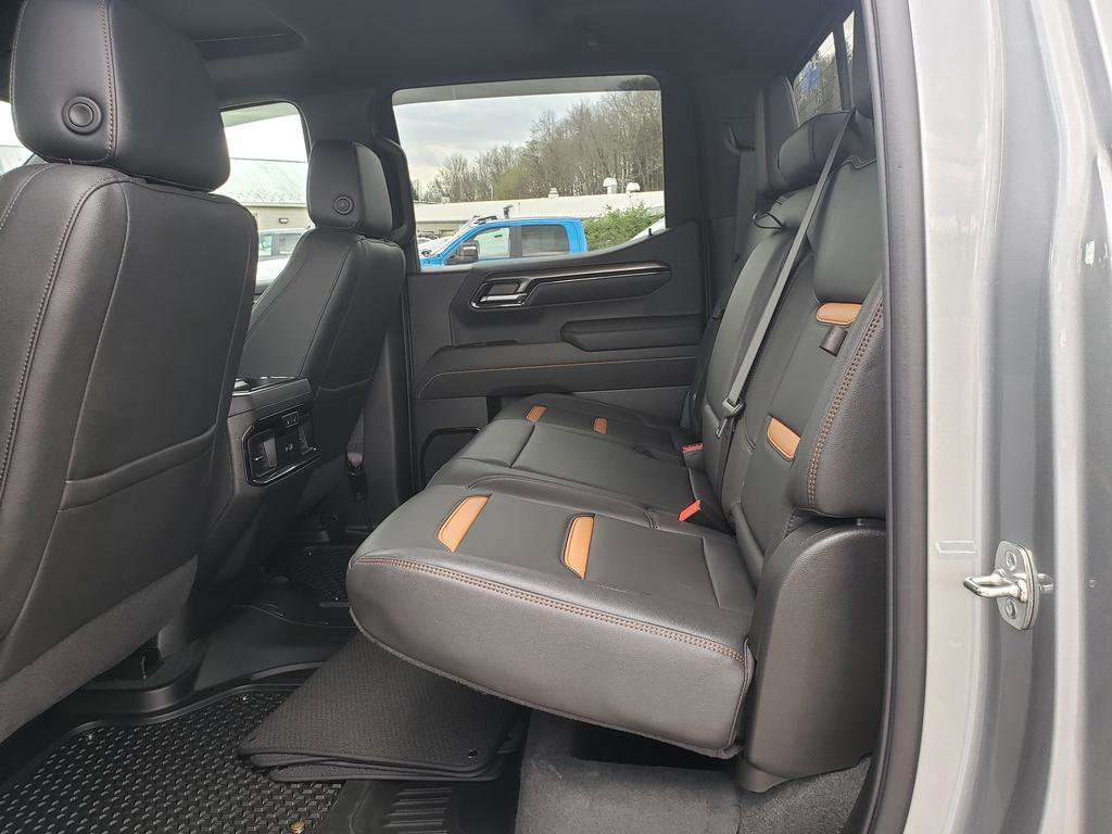 Used 2025 GMC Sierra 1500 AT4 w/ AT4 Premium Package AWD/4WD image 12
