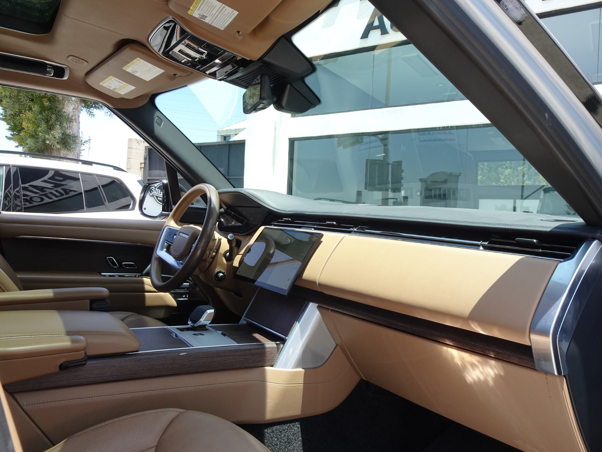 Used 2024 Land Rover Range Rover Long Wheelbase Autobiography AWD/4WD image 21
