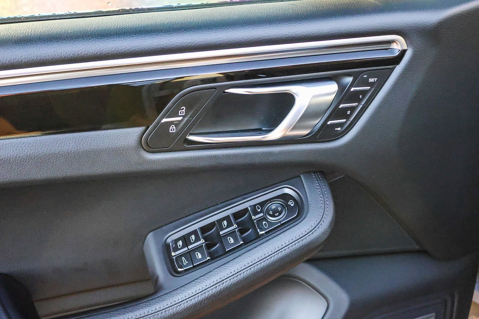 Used 2022 Porsche Macan Base image 29