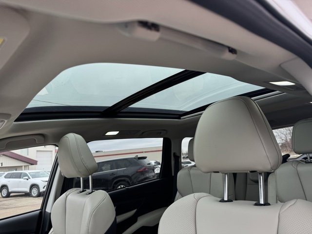 Used 2024 Subaru Ascent Limited w/ Technology Package image 6