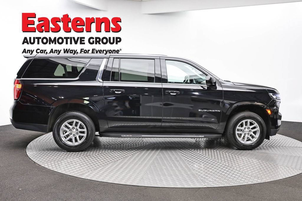 Used 2024 Chevrolet Suburban LT image 4