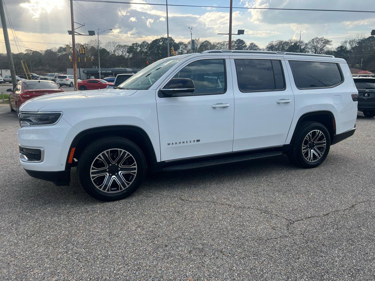 Used 2024 Jeep Wagoneer L Series II image 17