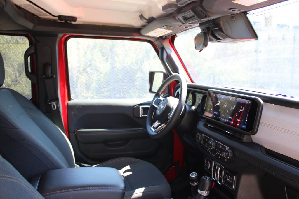 Used 2024 Jeep Wrangler Unlimited Sahara AWD/4WD image 19
