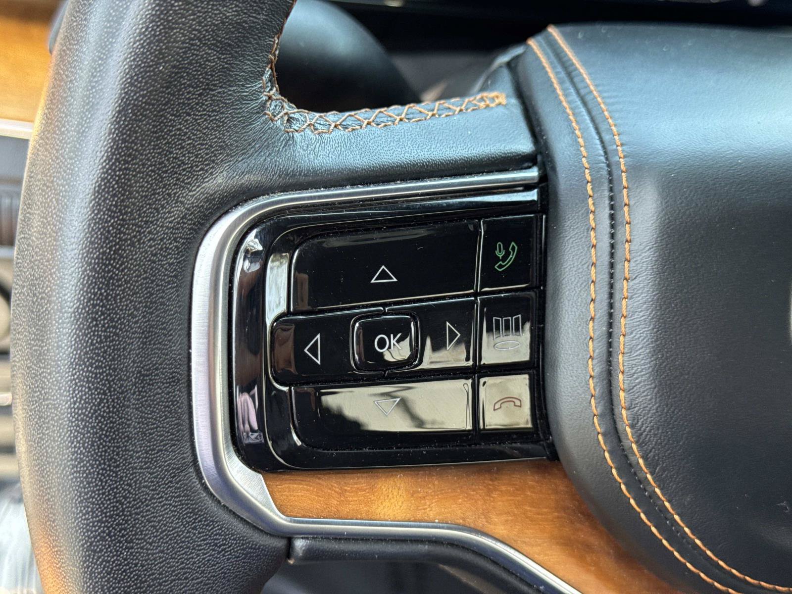 Used 2023 Jeep Grand Wagoneer Series III AWD/4WD image 11