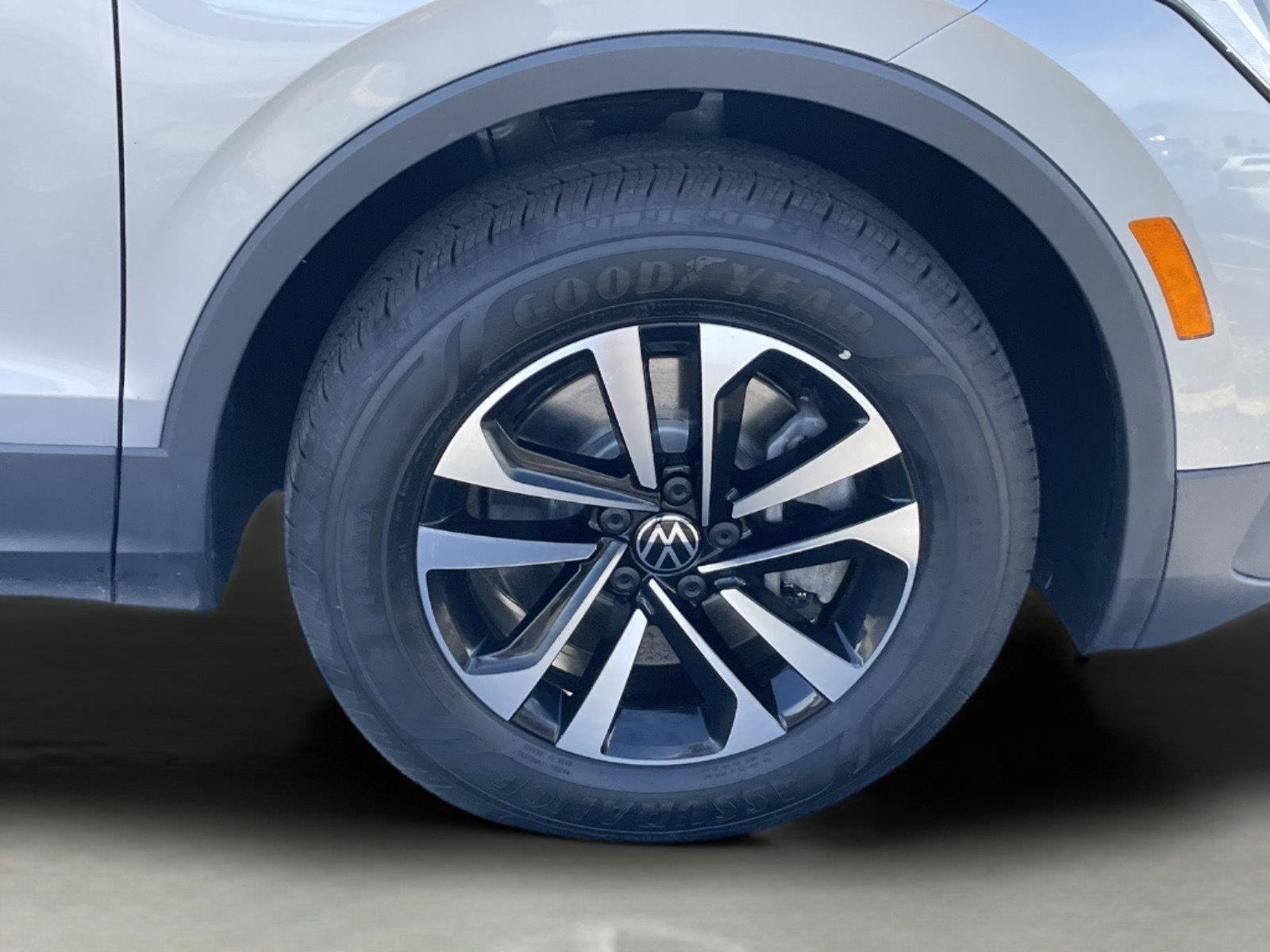 Used 2024 Volkswagen Tiguan S AWD/4WD image 32
