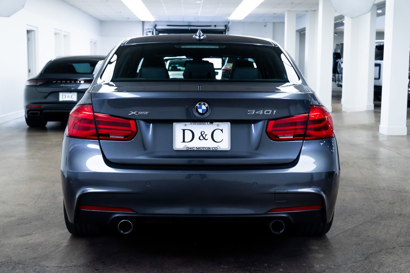 Used 2016 BMW 340i xDrive Sedan w/ Technology Package image 5