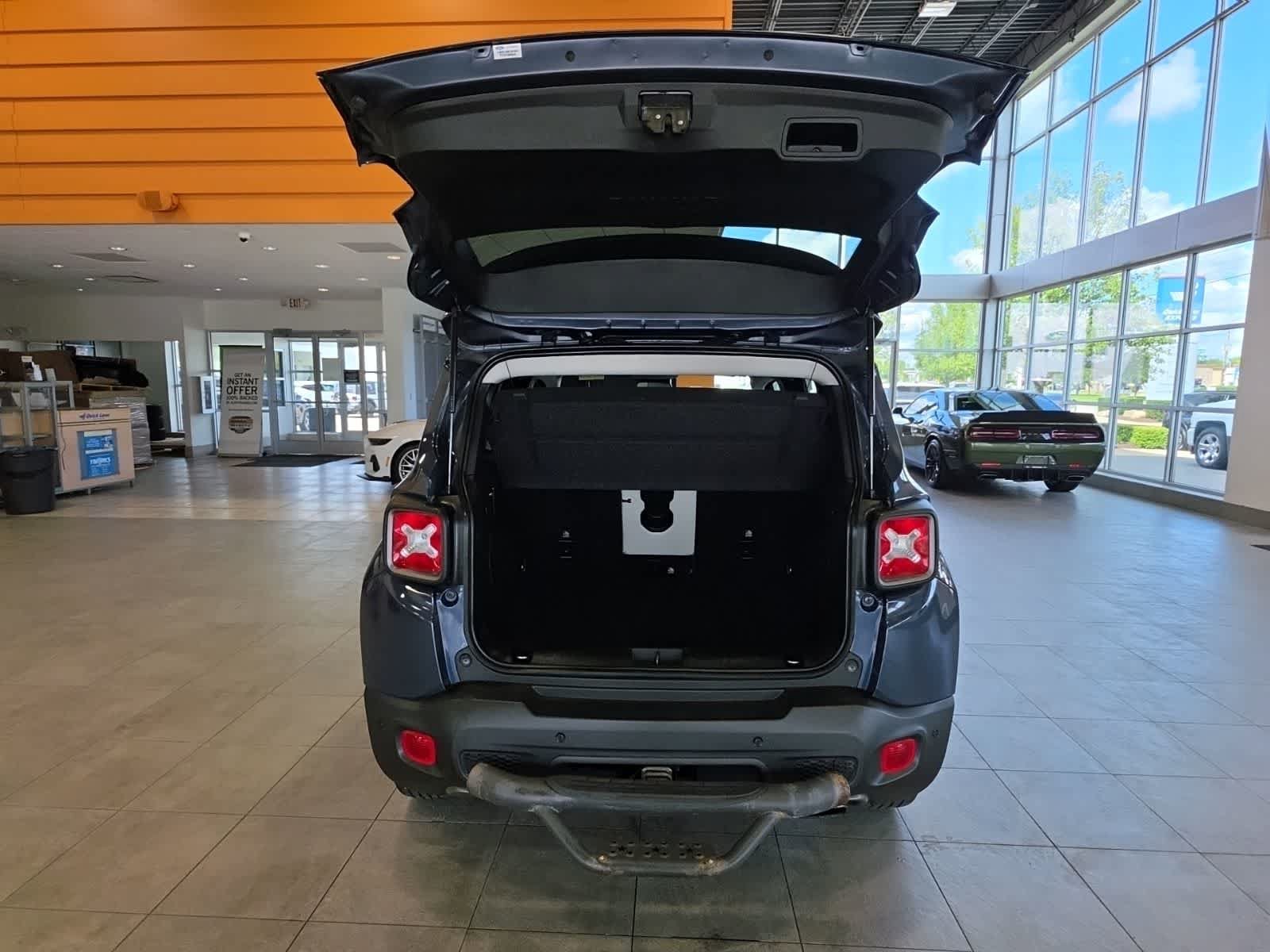 Used 2021 Jeep Renegade Limited w/ Trailer Tow Group AWD/4WD image 10