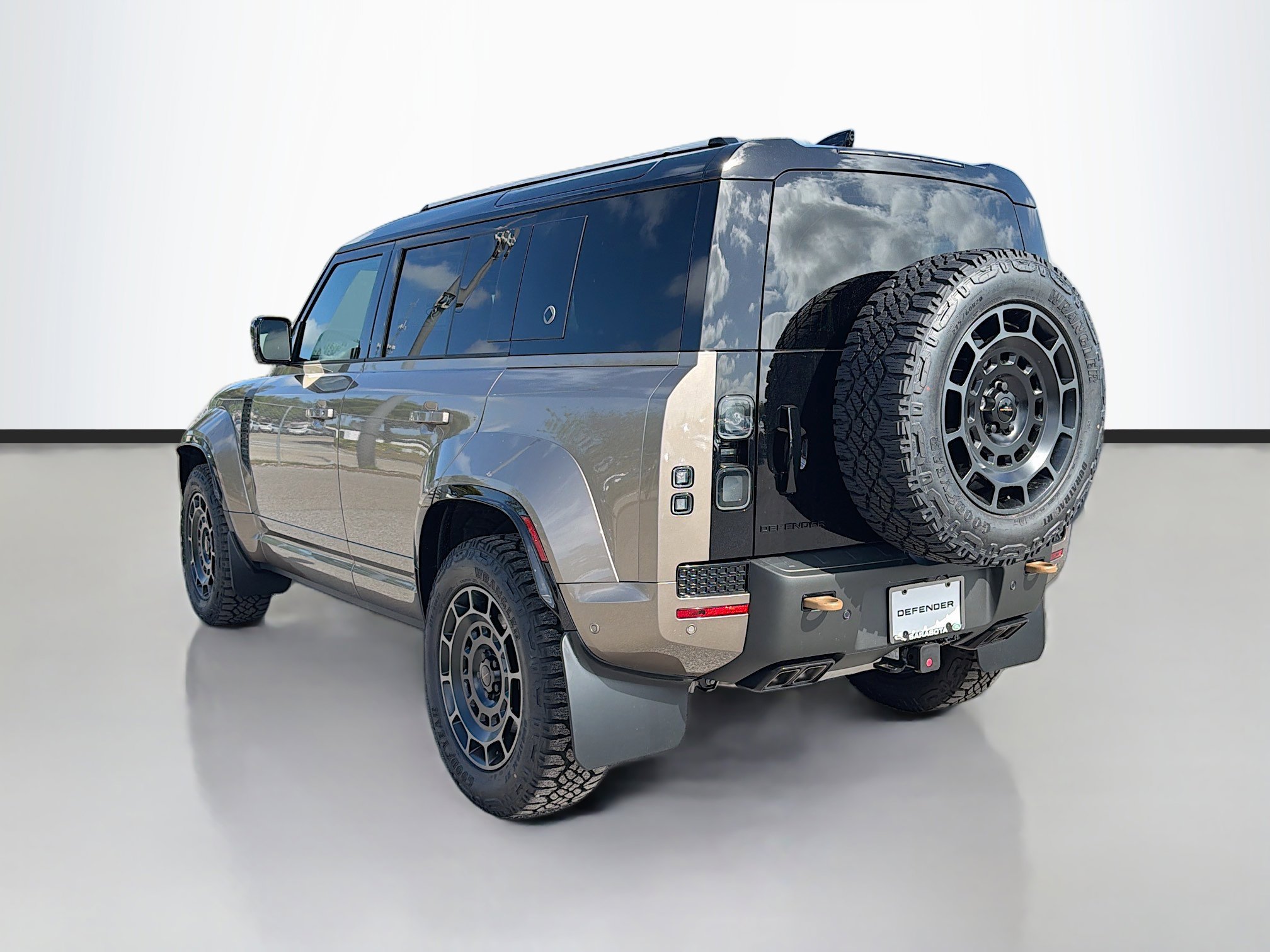 New 2026 Land Rover Defender 110 OCTA image 3