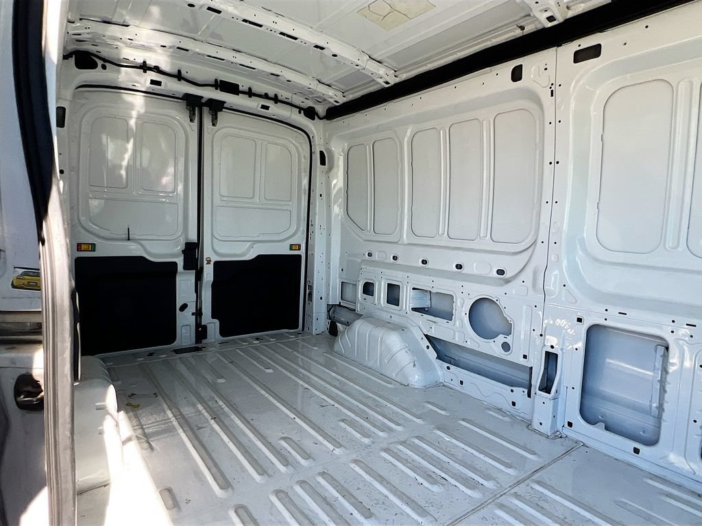Used 2023 Ford E-Transit Medium Roof RWD image 25