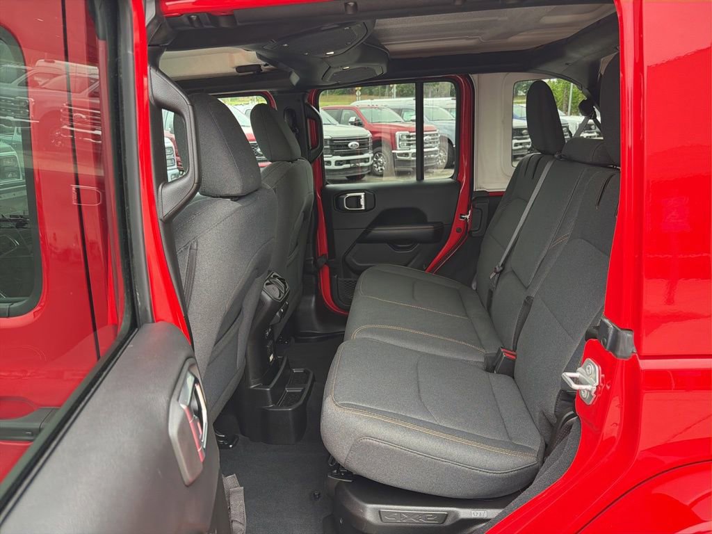 Used 2024 Jeep Wrangler Unlimited Sahara AWD/4WD image 14