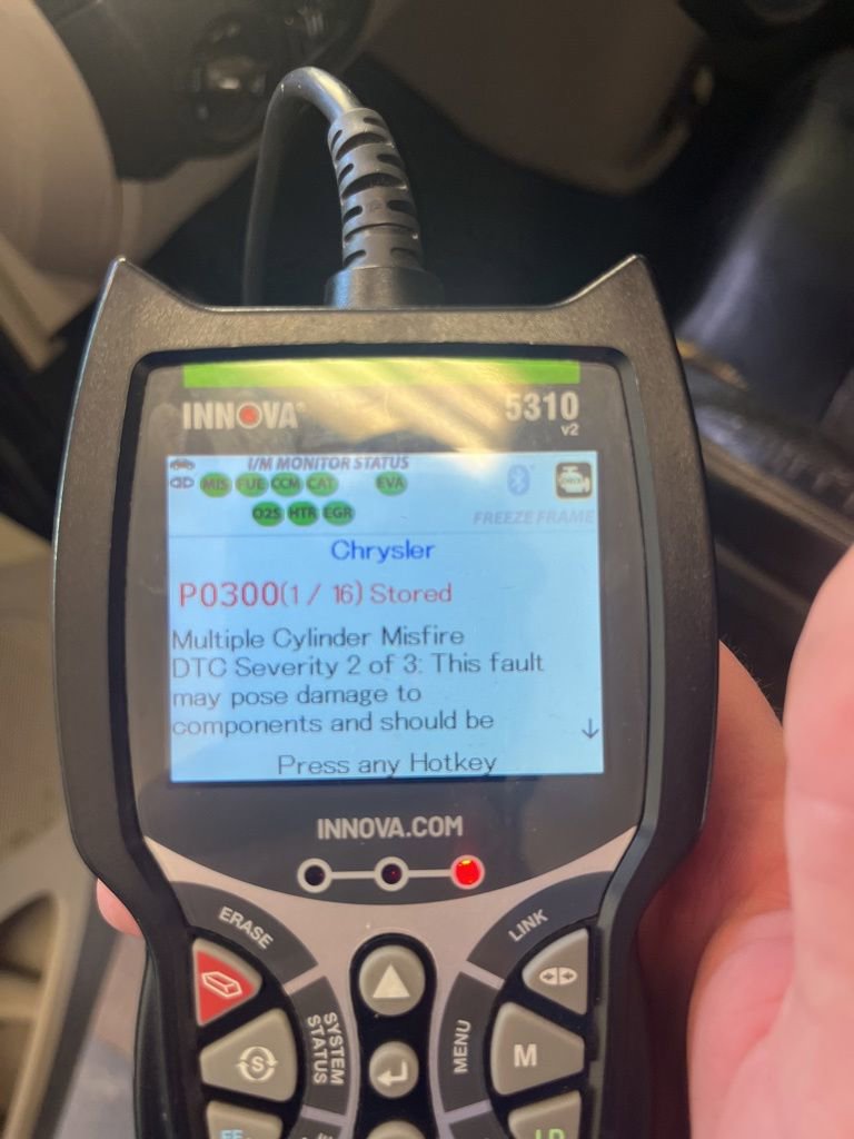 Used 2015 Chrysler Town & Country Touring FWD image 3