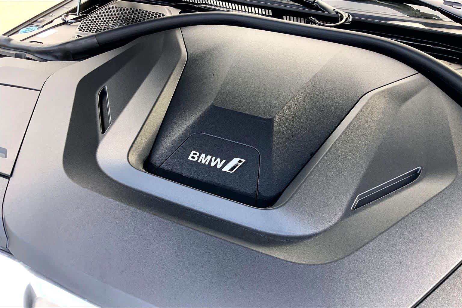 Certified 2025 BMW i4 eDrive40 w/ M Sport Package RWD image 32