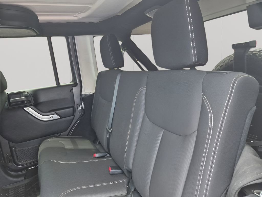 Used 2016 Jeep Wrangler Unlimited Rubicon w/ Connectivity Group image 19