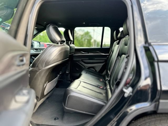 Used 2025 Jeep Grand Cherokee Limited AWD/4WD image 18