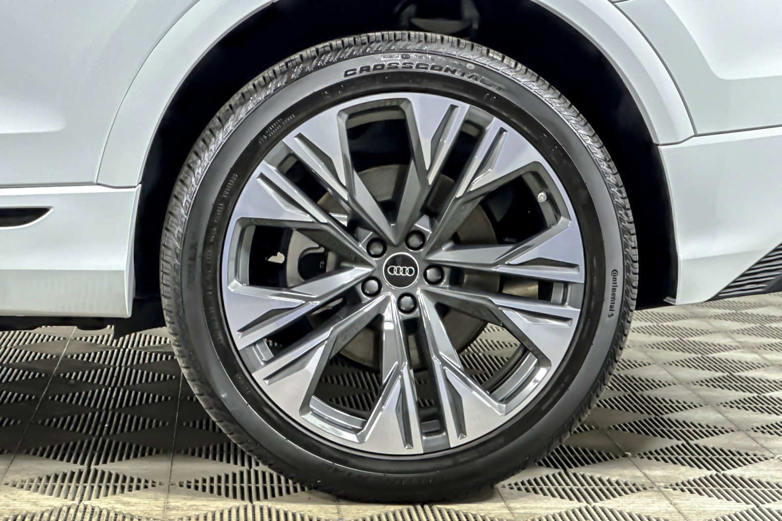 Used 2025 Audi Q8 Premium w/ Black Optic Package image 25