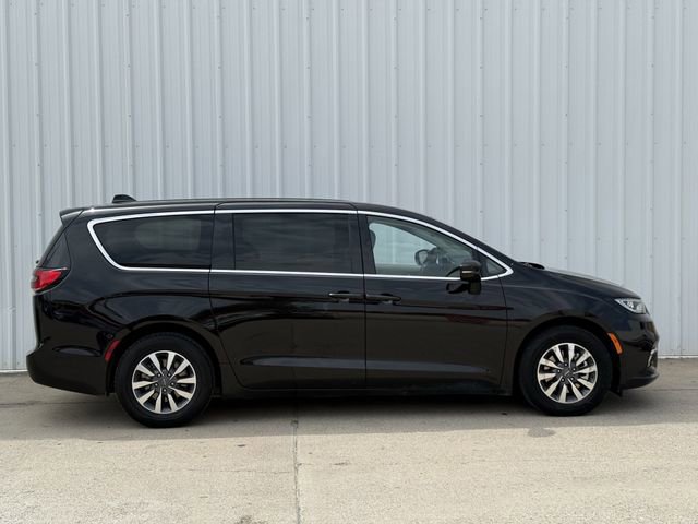 Used 2024 Chrysler Pacifica Limited FWD image 3