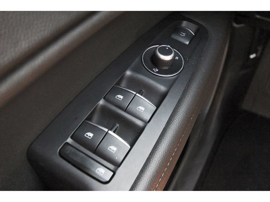 Used 2023 Alfa Romeo Stelvio Veloce AWD/4WD image 24