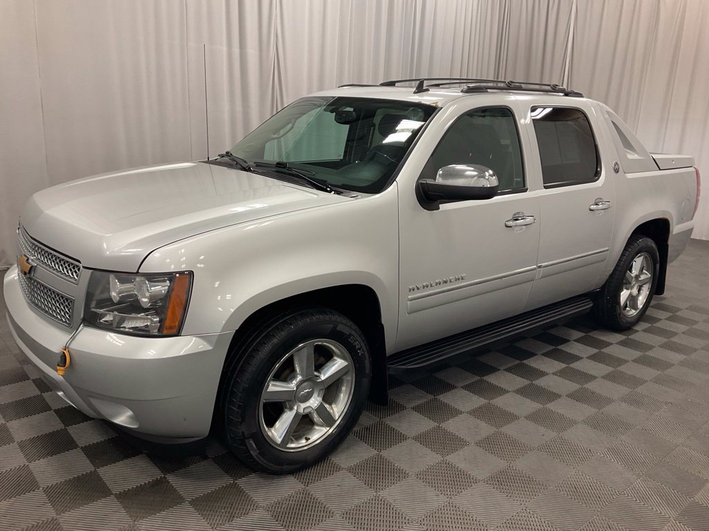 Used 2013 Chevrolet Avalanche LTZ AWD/4WD image 7