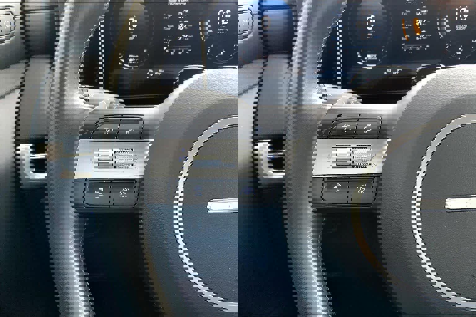 Used 2025 Hyundai Tucson Limited FWD image 24