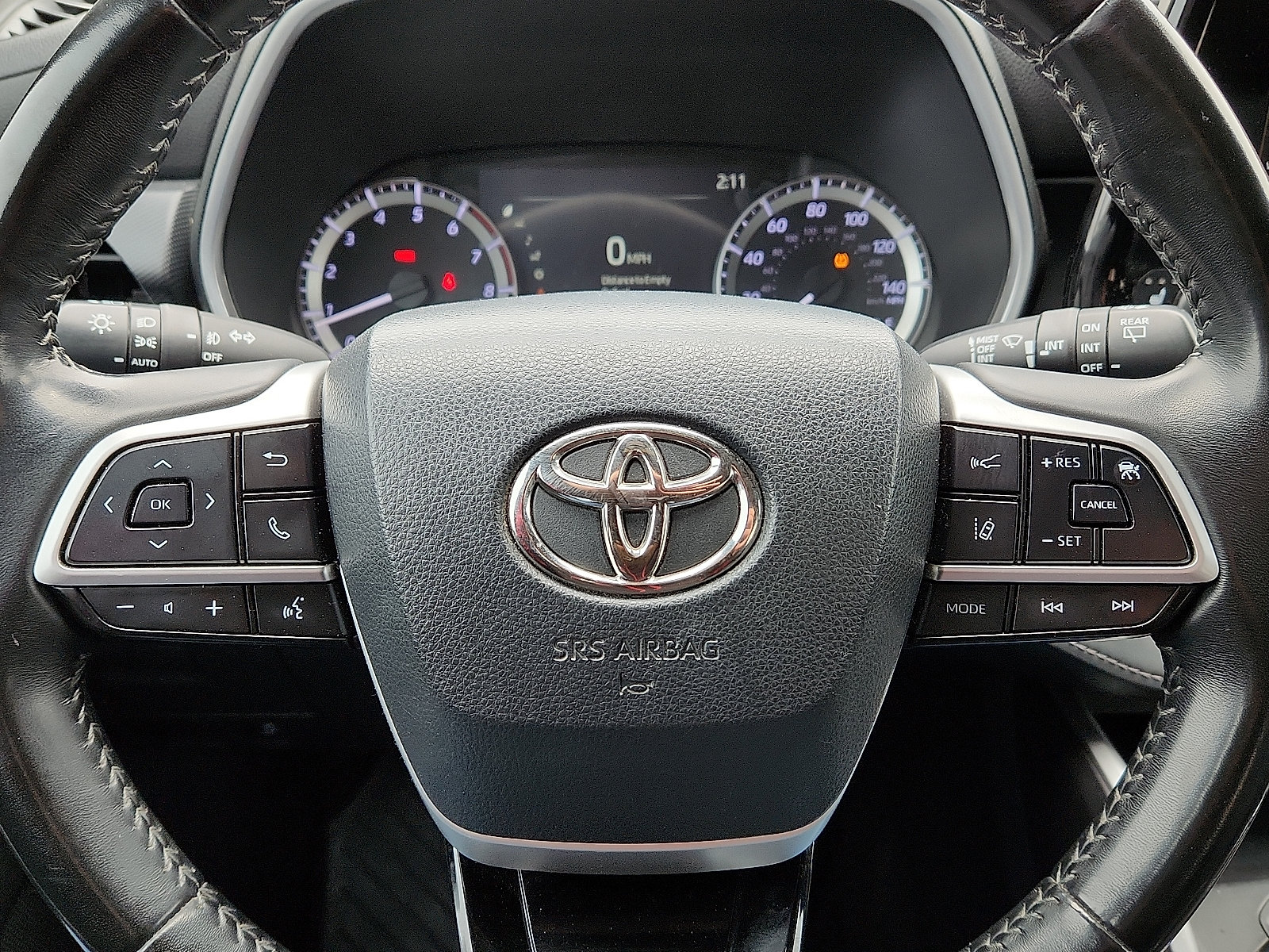 Used 2023 Toyota Highlander XSE FWD image 19