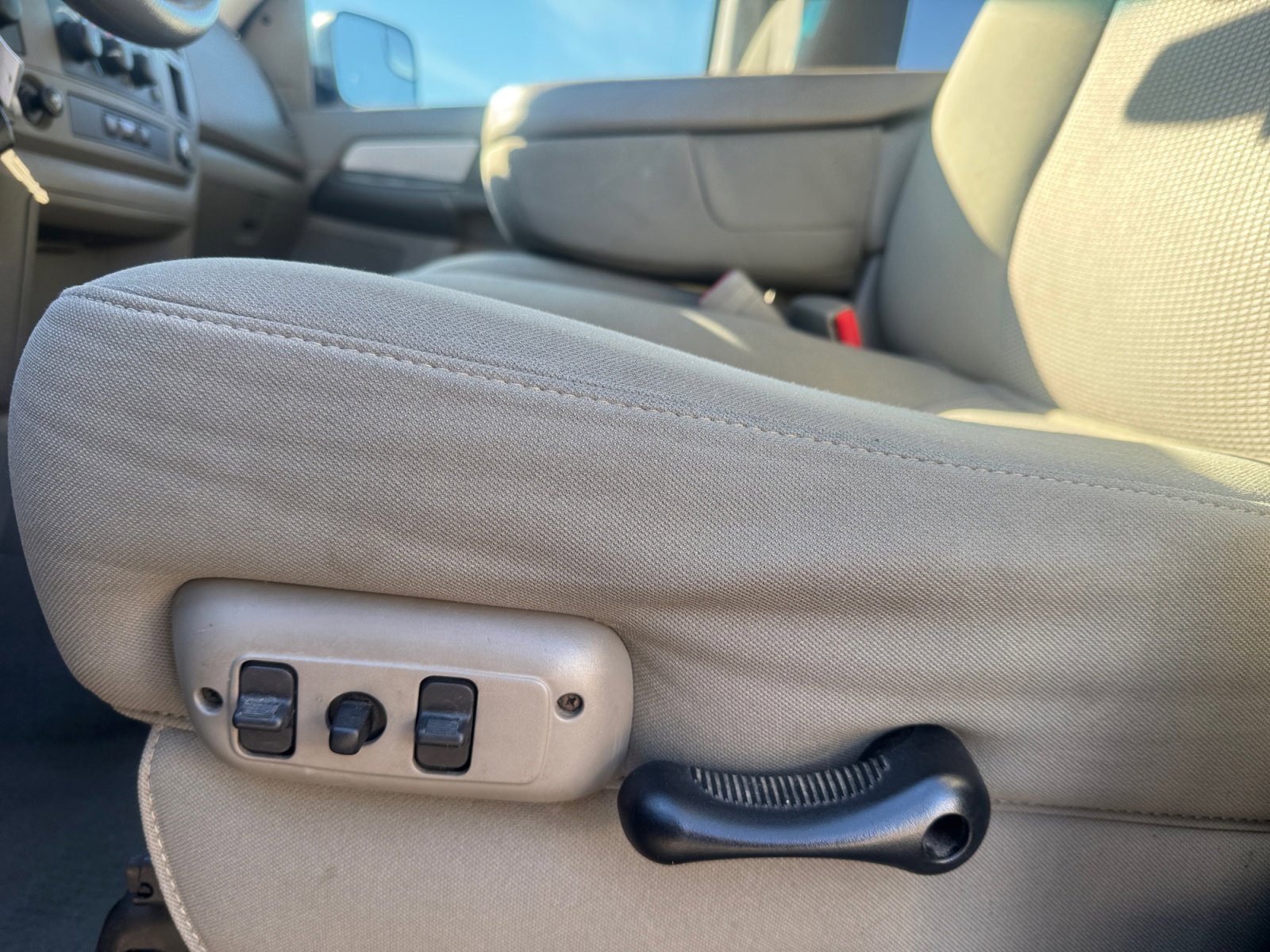 Used 2008 Dodge Ram 2500 Truck SXT image 15