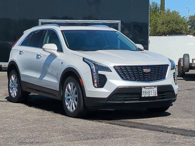Used 2021 Cadillac XT4 Luxury w/ Cold Weather Package FWD image 2