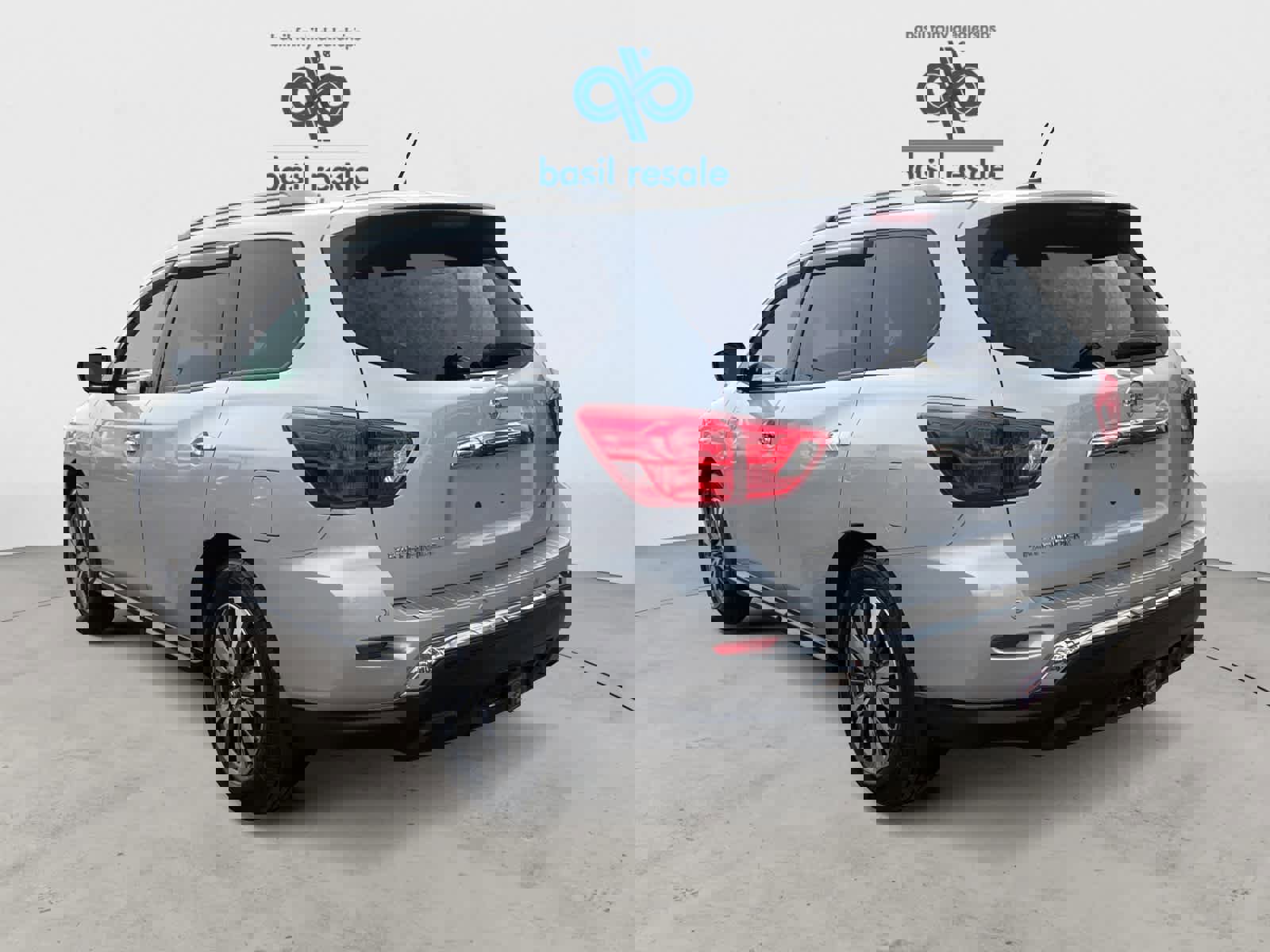 Used 2017 Nissan Pathfinder SL w/ SL Premium Package AWD/4WD image 4