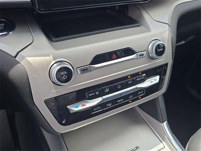 Used 2022 Ford Explorer XLT w/ Equipment Group 202A image 26