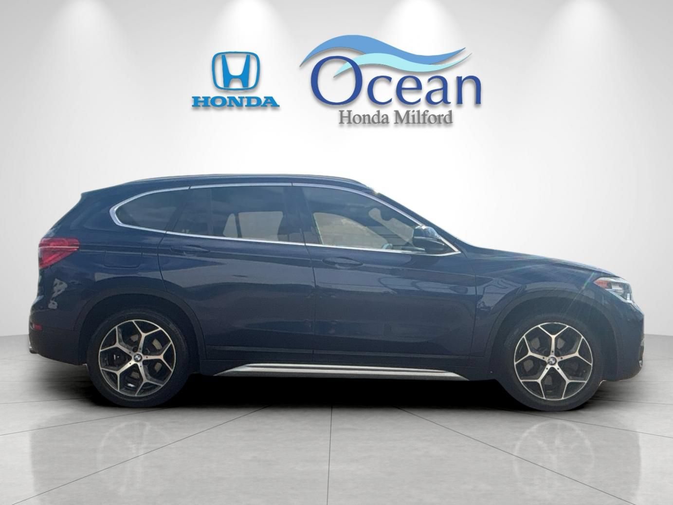 Used 2019 BMW X1 xDrive28i w/ Convenience Package AWD/4WD image 2