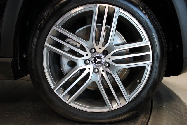 Used 2025 Mercedes-Benz GLS 450 4MATIC image 40