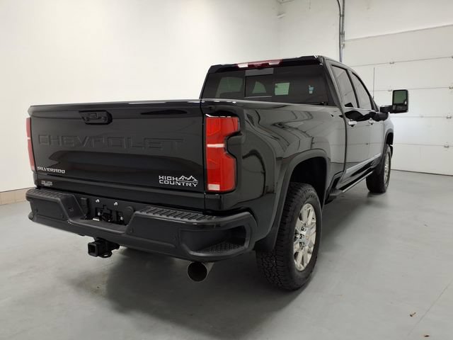 Used 2026 Chevrolet Silverado 2500 High Country w/ High Country Premium Package AWD/4WD image 3